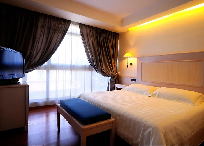 Hotel Western Globus 3*