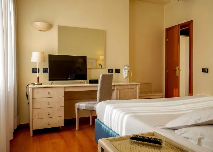 Western Globus Hotel