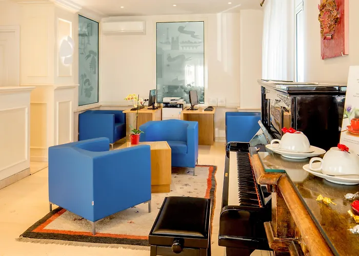 Hotel Western Globus 3*