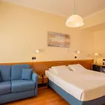 Western Globus Hotel
