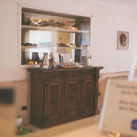 Western Globus Hotel 3*
