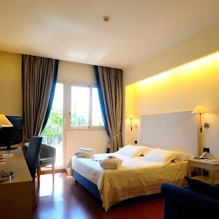 Western Globus Hotel 3*