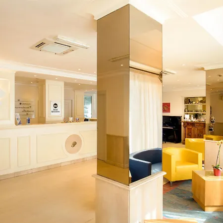 Western Globus Hotel