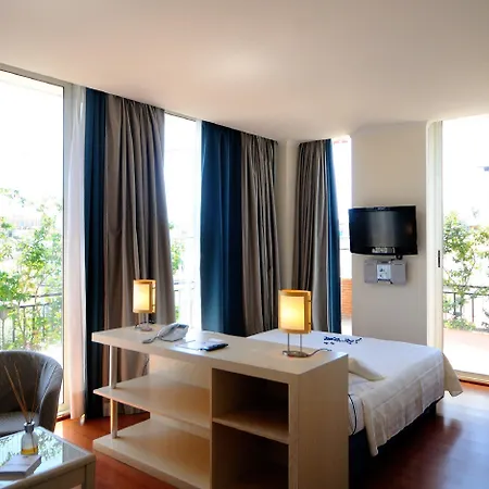 Western Globus 3*