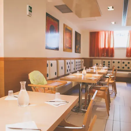 Western Globus Hotel 3*