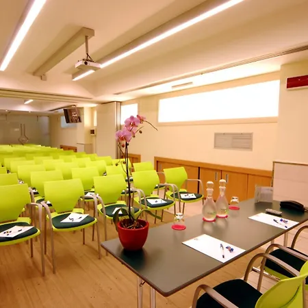 Western Globus Hotel 3*