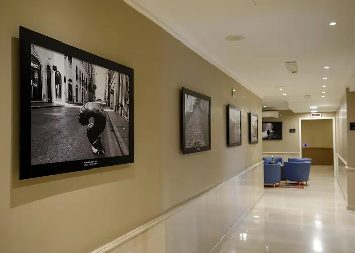 Western Globus Hotel 3*