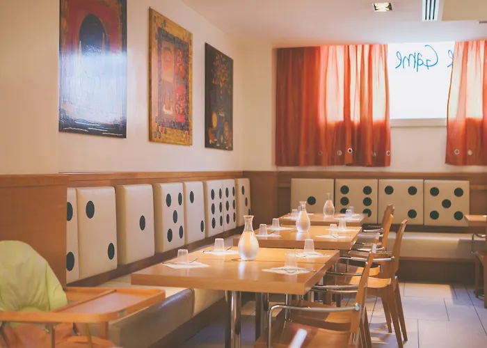 Western Globus Hotel 3*