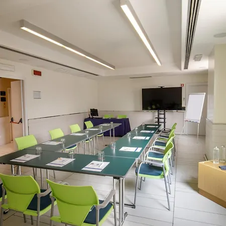Western Globus Hotel 3*
