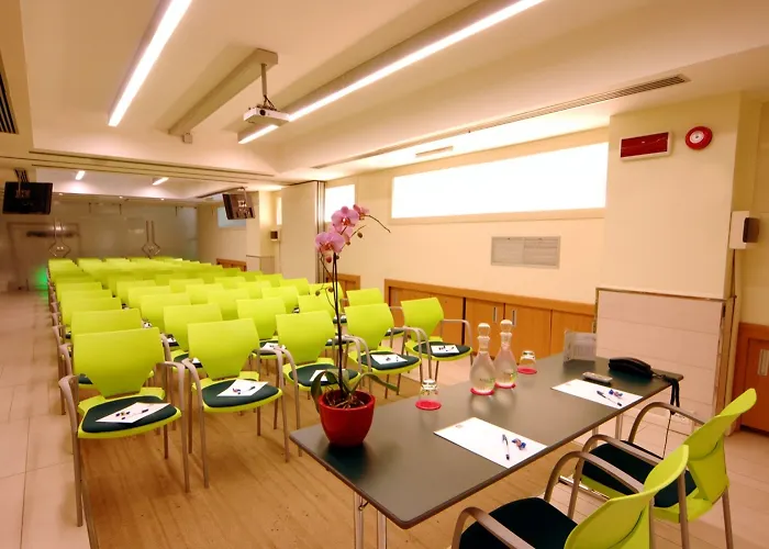 Western Globus Hotel 3*